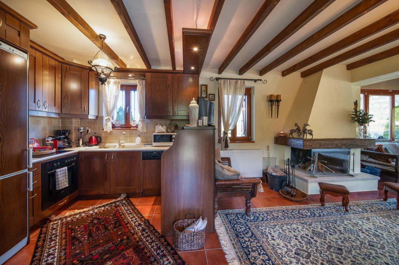 Livadi Cozy Villa 阿拉霍瓦 外观 照片